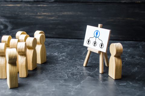 Führungsteam im Baugewerbe bei strategischer Planung.