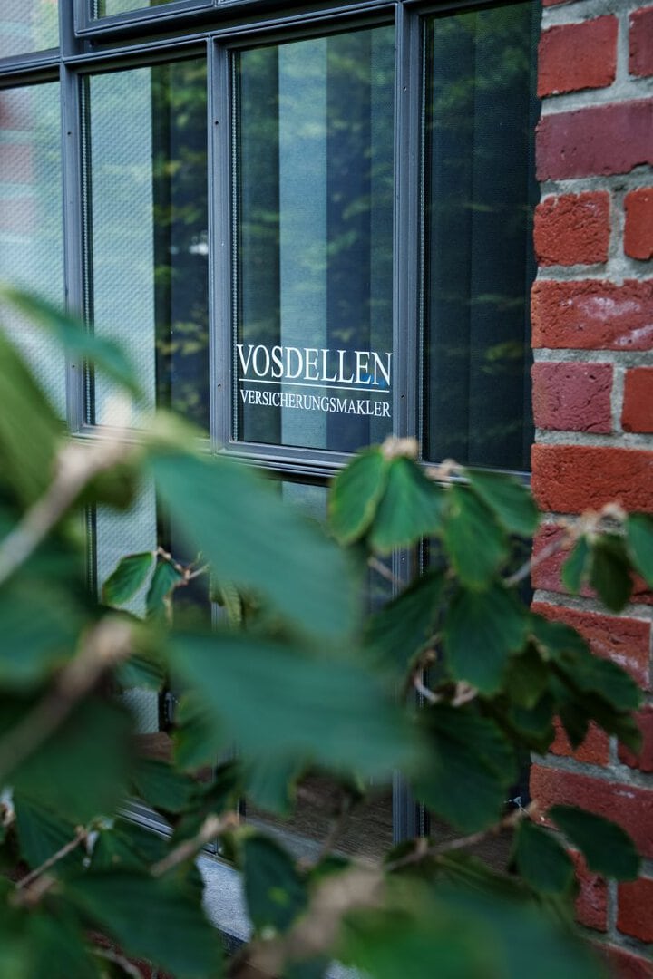 Fenster mit VOSDELLEN Versicherungsmakler in der Bauwirtschaft.